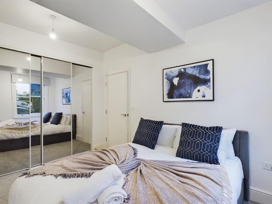 Appartamento The Grove King Bed Wi-Fi Ev Charger Cheltenham Esterno foto