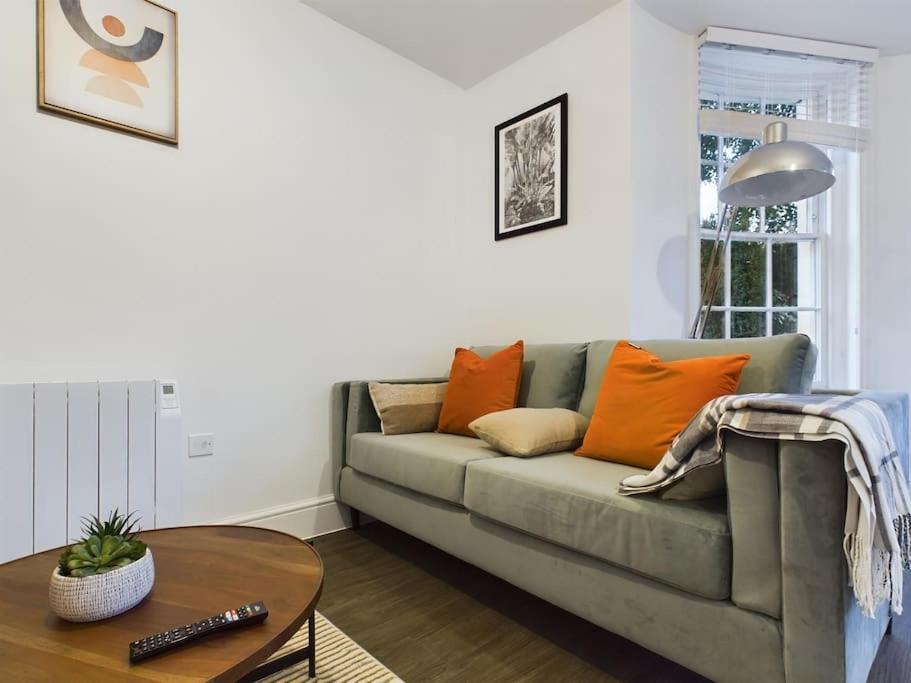 Appartamento The Grove King Bed Wi-Fi Ev Charger Cheltenham Esterno foto
