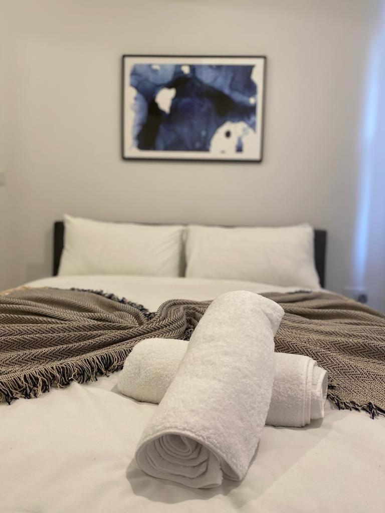 Appartamento The Grove King Bed Wi-Fi Ev Charger Cheltenham Esterno foto