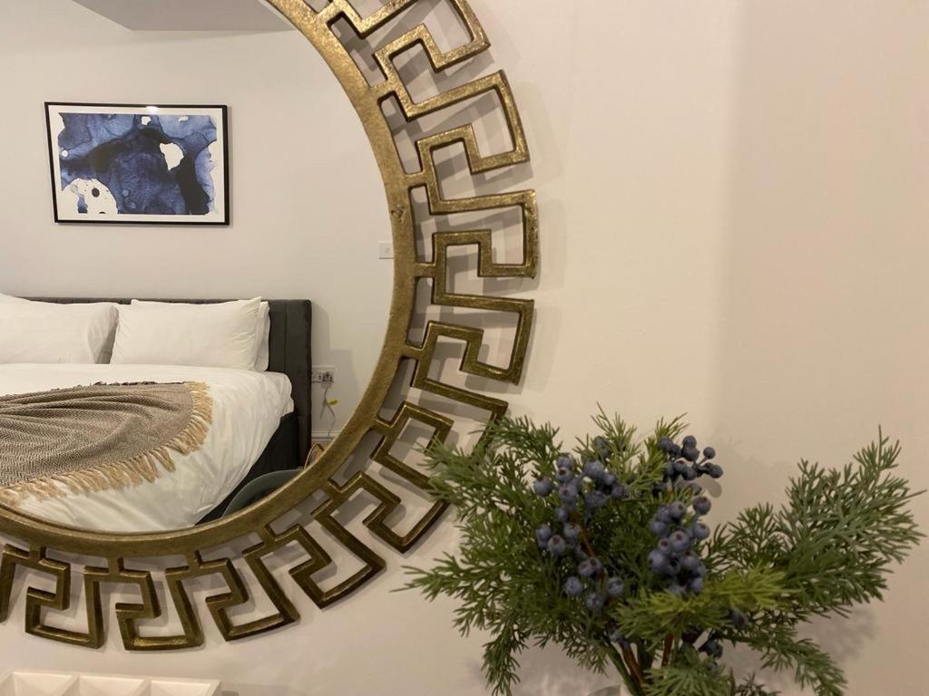Appartamento The Grove King Bed Wi-Fi Ev Charger Cheltenham Esterno foto