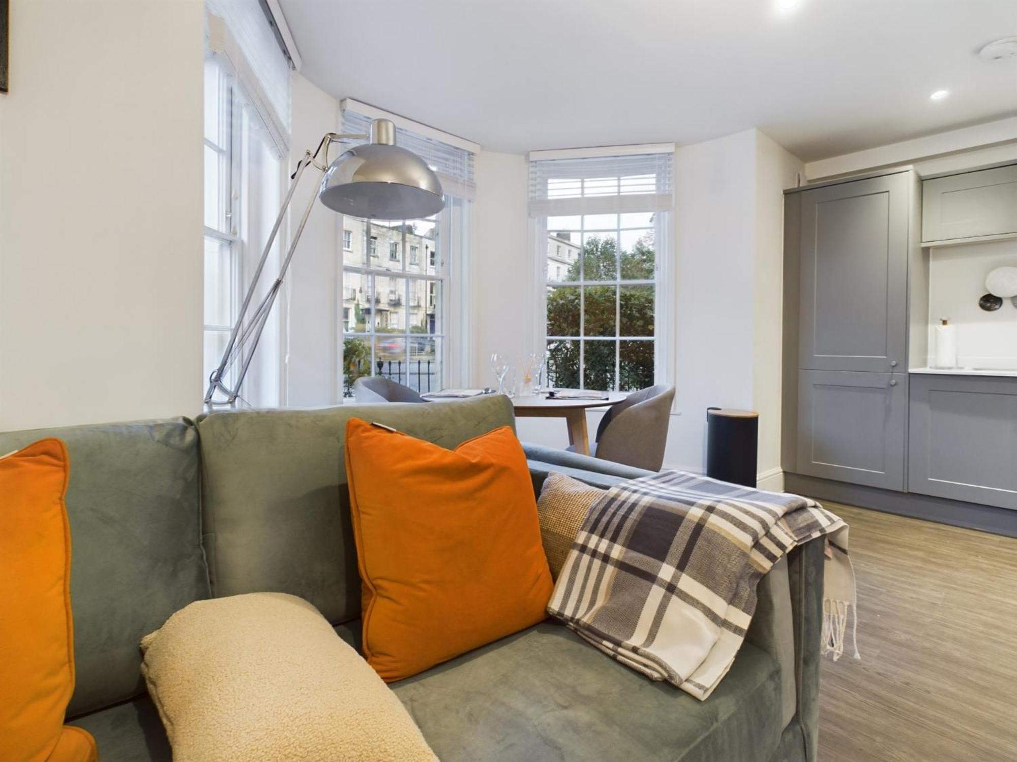 Appartamento The Grove King Bed Wi-Fi Ev Charger Cheltenham Esterno foto